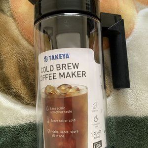 Takeya 1 Quart Deluxe Cold Brew Iced Coffee Maker with Airtight Seal & Silicone